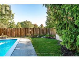 292 REDFORD CRESCENT - 27