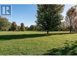 292 REDFORD CRESCENT - 29