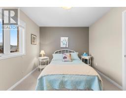 10 MACPHERSON AVENUE - 34