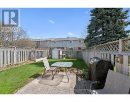 33 FAIRGREEN CLOSE - 33