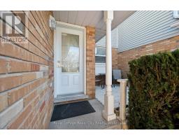 33 FAIRGREEN CLOSE - 4