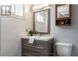 34 KATHRYN CRESCENT - 16