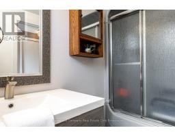 34 KATHRYN CRESCENT - 17