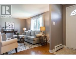 34 KATHRYN CRESCENT - 2