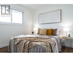 185 MOWAT STREET - 24