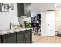 185 MOWAT STREET - 32