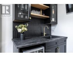 185 MOWAT STREET - 37