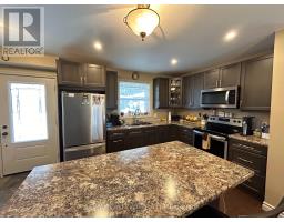 660 GLORIA STREET - 5