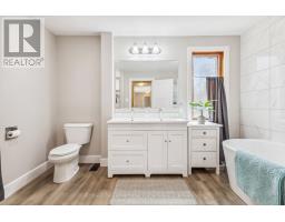35576A BAYFIELD RIVER ROAD - 32