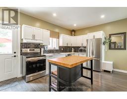 22 MOWAT STREET - 11