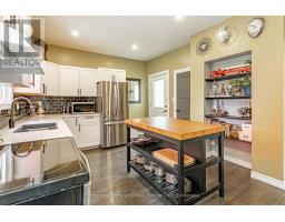 22 MOWAT STREET - 12
