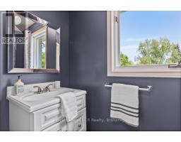 78 MILL STREET E - 32