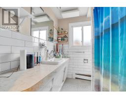 35 SHAFTSBURY DRIVE - 16