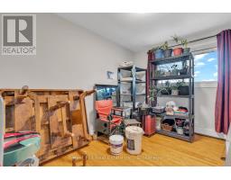 35 SHAFTSBURY DRIVE - 18