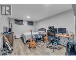 35 SHAFTSBURY DRIVE - 25
