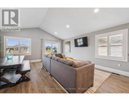 20 WINCHESTER CRESCENT - 10