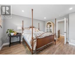 20 WINCHESTER CRESCENT - 13