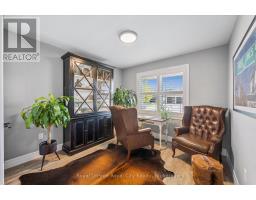 20 WINCHESTER CRESCENT - 18
