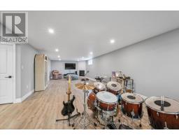 20 WINCHESTER CRESCENT - 23