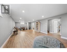 20 WINCHESTER CRESCENT - 24