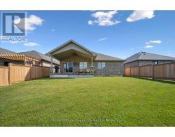 20 WINCHESTER CRESCENT - 32
