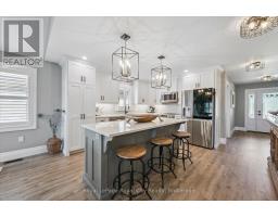 20 WINCHESTER CRESCENT - 6