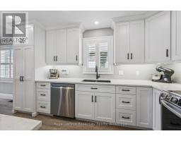 20 WINCHESTER CRESCENT - 7