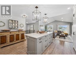 20 WINCHESTER CRESCENT - 9