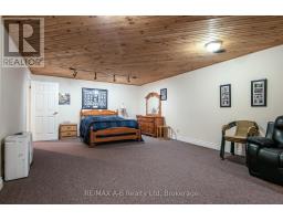 100 RED MAPLE LANE - 46