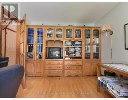 15 KINGSCOURT CRESCENT - 22