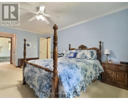 15 KINGSCOURT CRESCENT - 27