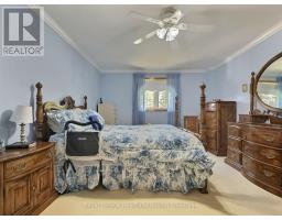 15 KINGSCOURT CRESCENT - 29