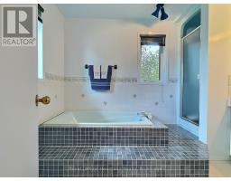 15 KINGSCOURT CRESCENT - 30