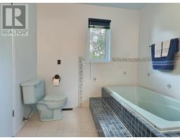 15 KINGSCOURT CRESCENT - 32