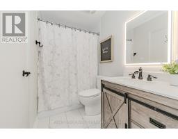 53 - 30D FLAMINGO DRIVE - 33