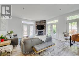 28 CENTRE STREET - 7