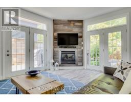 28 CENTRE STREET - 8