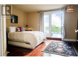 305 - 555 KING STREET E - 23