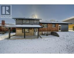 60 GILMOUR CRESCENT - 32