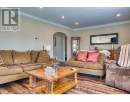 11 CHURCHILL DRIVE - 16