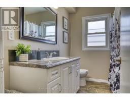 11 CHURCHILL DRIVE - 20