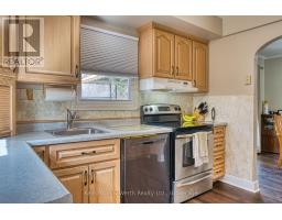 11 CHURCHILL DRIVE - 35