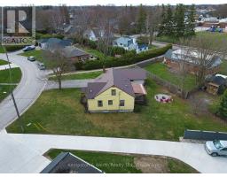 11 CHURCHILL DRIVE - 41