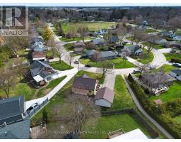 11 CHURCHILL DRIVE - 42