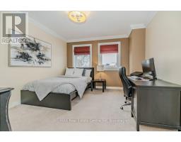 667 BURNETT AVENUE - 23