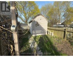 32 REGINA ROAD - 32