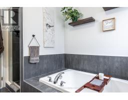 566 FORMAN AVENUE - 39