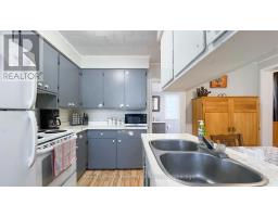 88 RICHMOND STREET N - 17