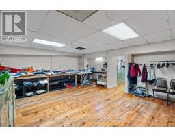 378 MAIN STREET S - 17