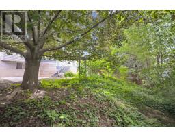 44 GREENWICH DRIVE - 40